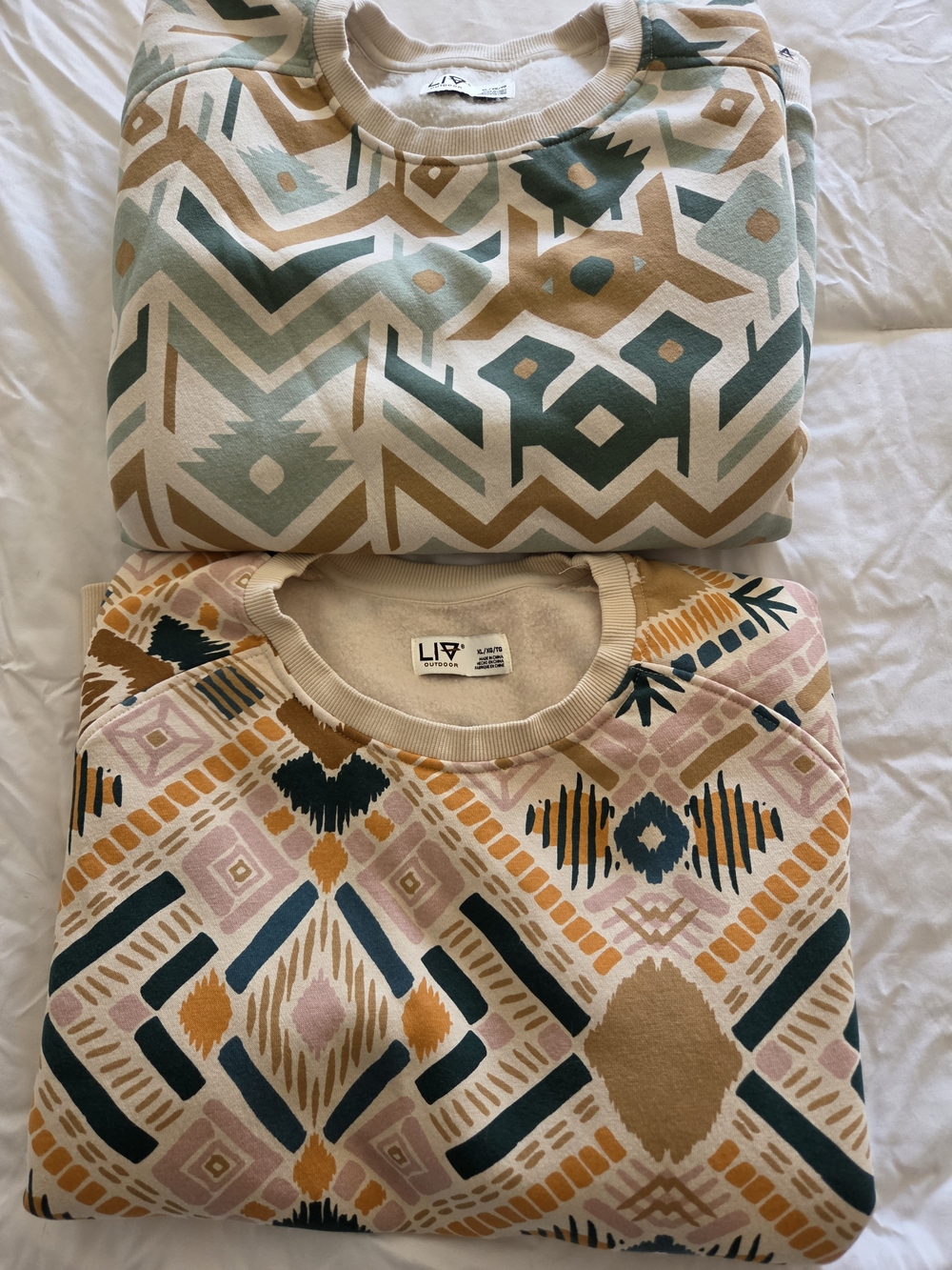 Women's LIV Outdoors Gabriella Graphic Raglan Crew Sweatshirt Set
